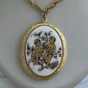 Vintage Locket Necklace Oval Cherubs Gold Tone